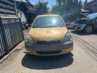 Toyota Yaris 2000. god. -  kompletan auto u delovima