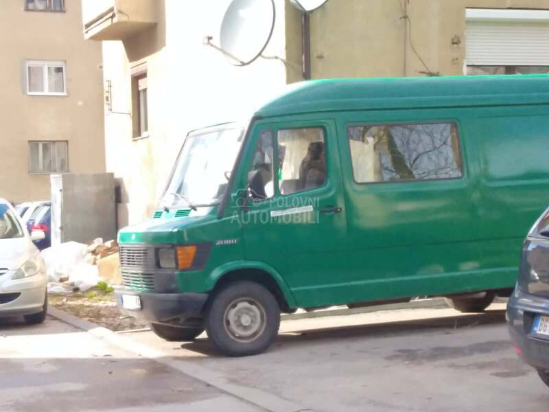 Mercedes Benz 208 208