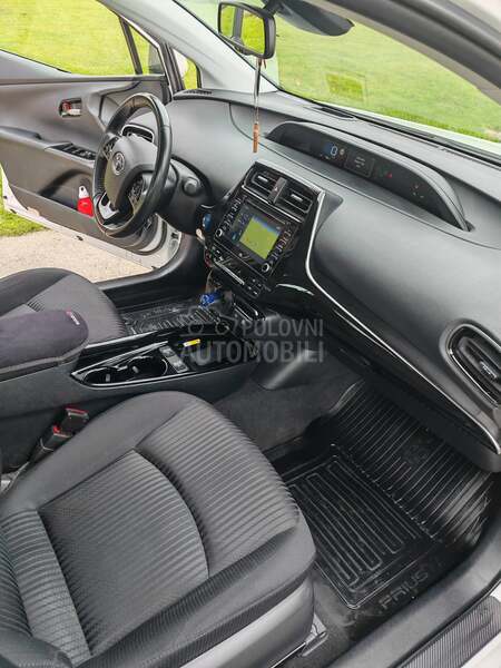 Toyota Prius 4x4