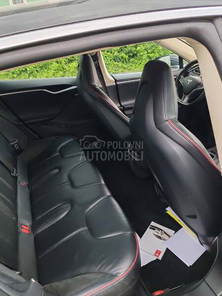 Tesla Model S P85
