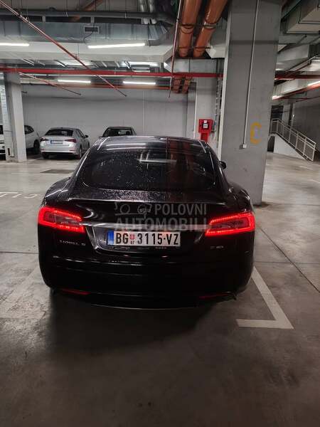 Tesla Model S P85