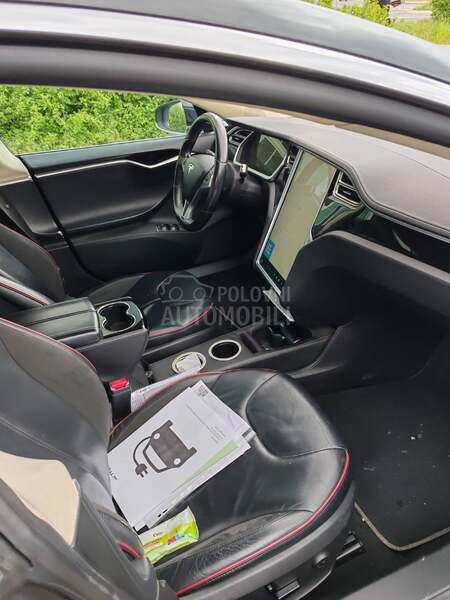Tesla Model S P85