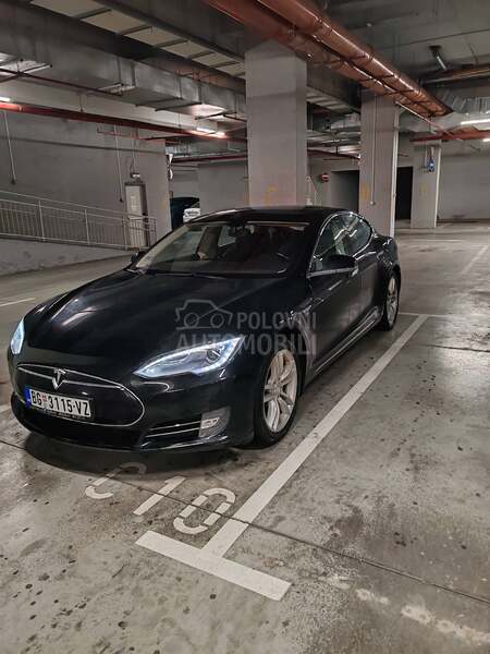 Tesla Model S P85