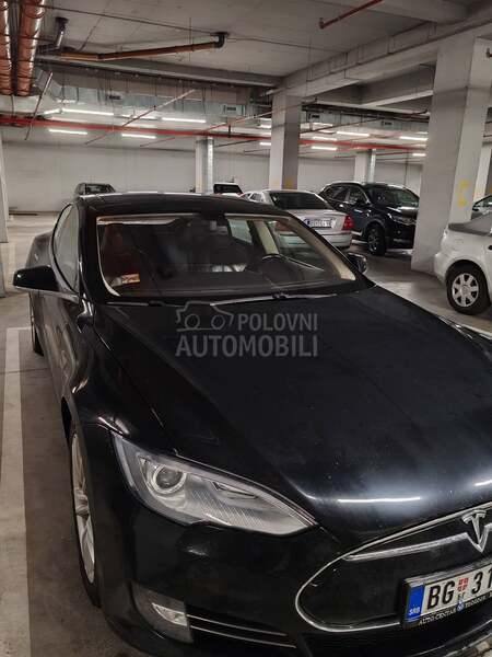 Tesla Model S P85