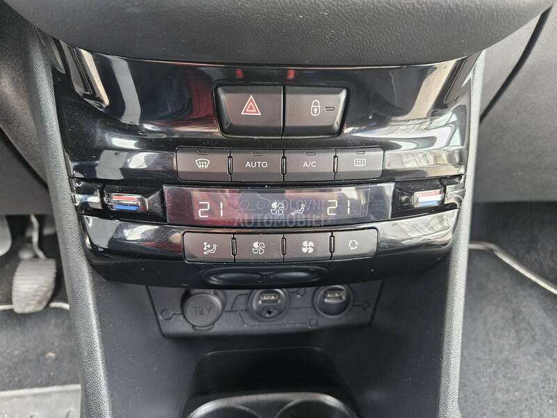 Peugeot 208 N A V I  L E D