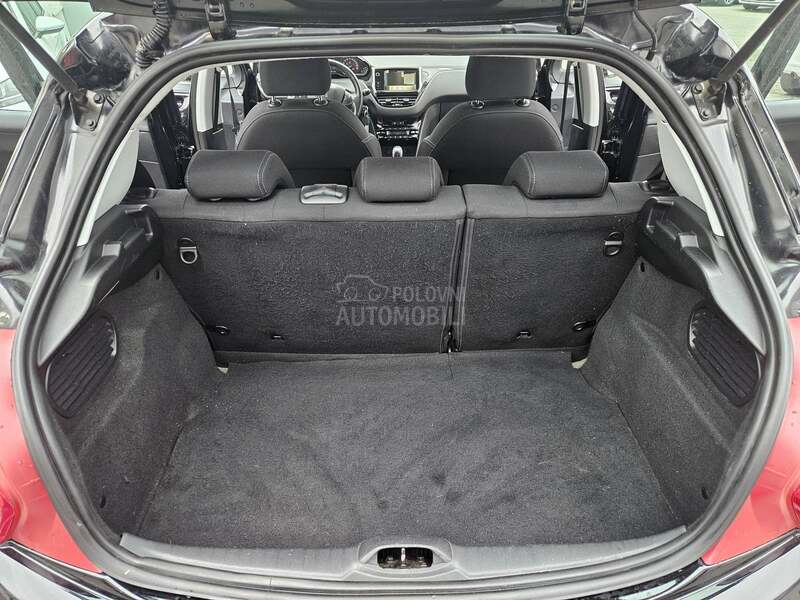 Peugeot 208 N A V I  L E D