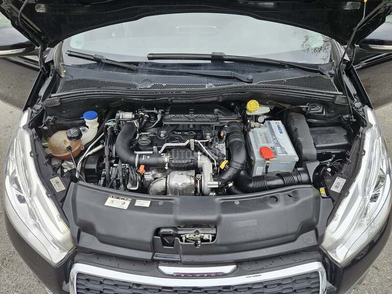 Peugeot 208 N A V I  L E D