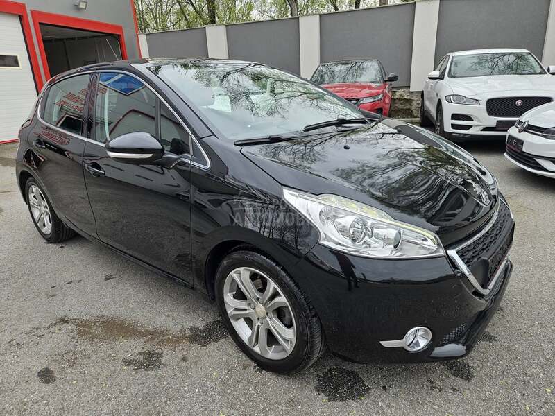 Peugeot 208 N A V I  L E D