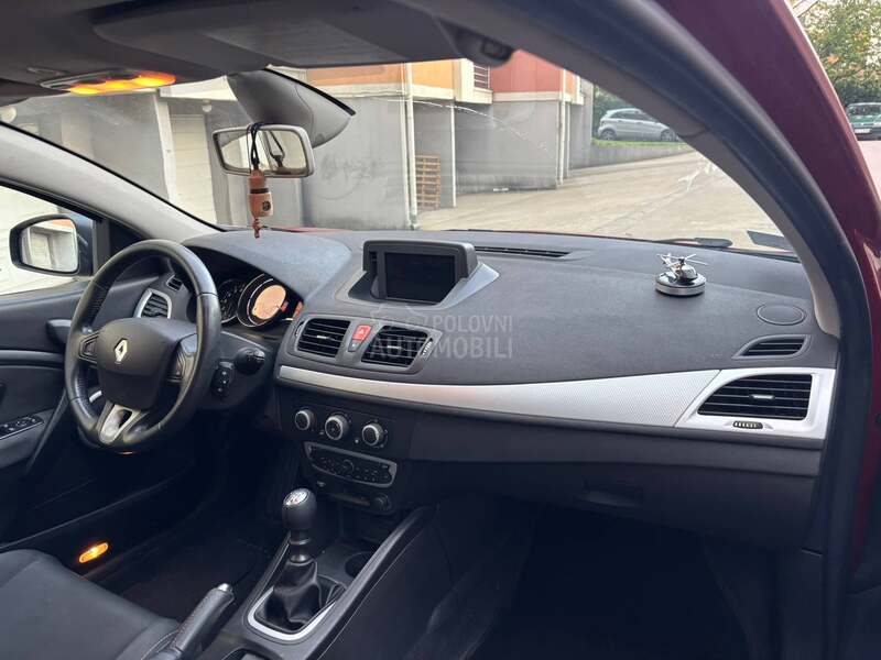 Renault Megane 1.6TNG reg N O V
