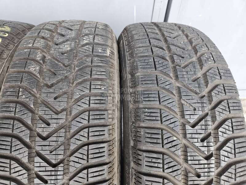 Pirelli 185/60 R15 Zimska