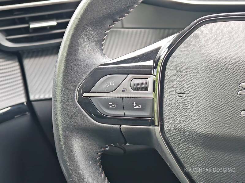 Peugeot 208 1.2 ALLURE M/T