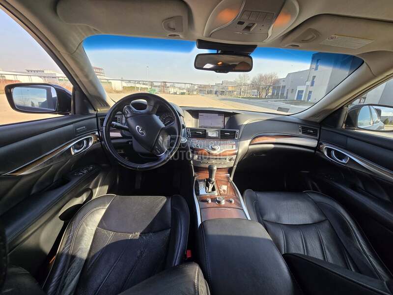 Infiniti M30 
