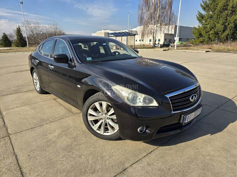 Infiniti M30 