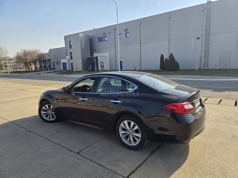 Infiniti M30 
