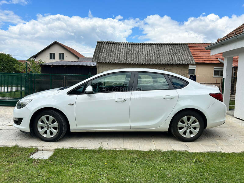 Opel Astra J 