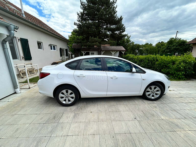Opel Astra J 