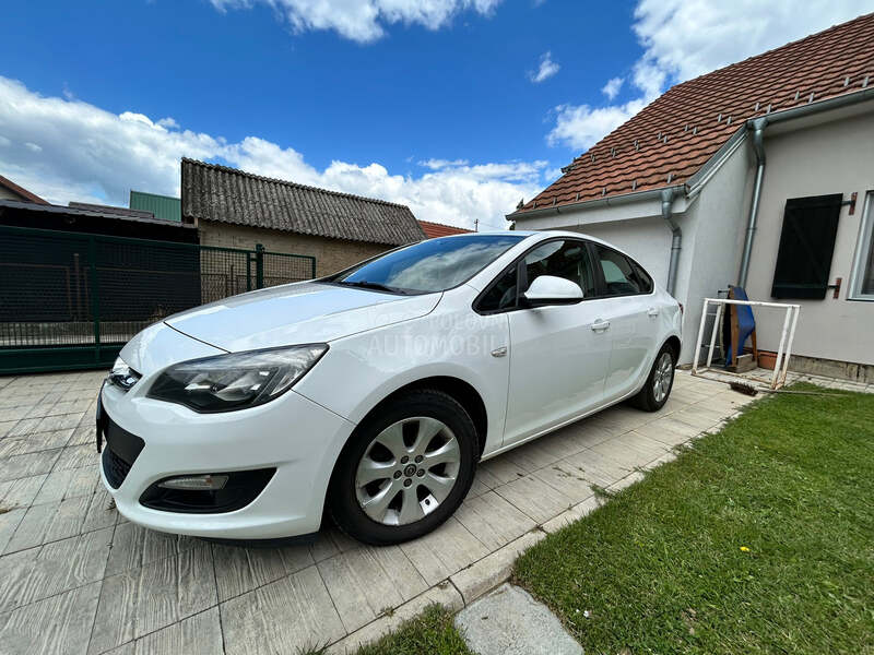 Opel Astra J 