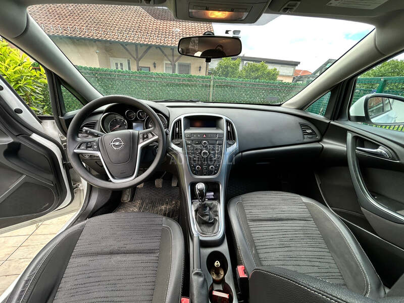 Opel Astra J 