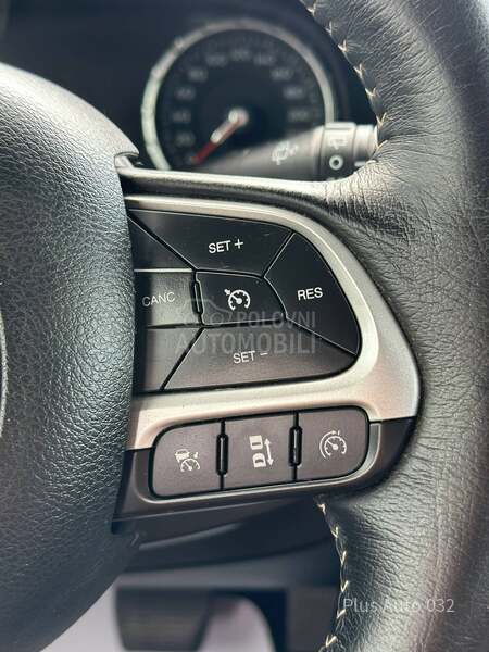 Jeep Renegade A U T/4x4/N O V