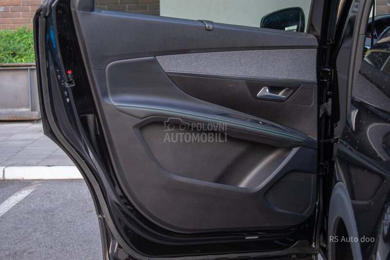Peugeot 5008 1.5hdi ALLURE 7 sed