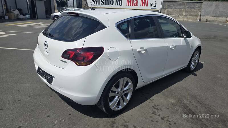 Opel Astra J 1.6 T SPORT
