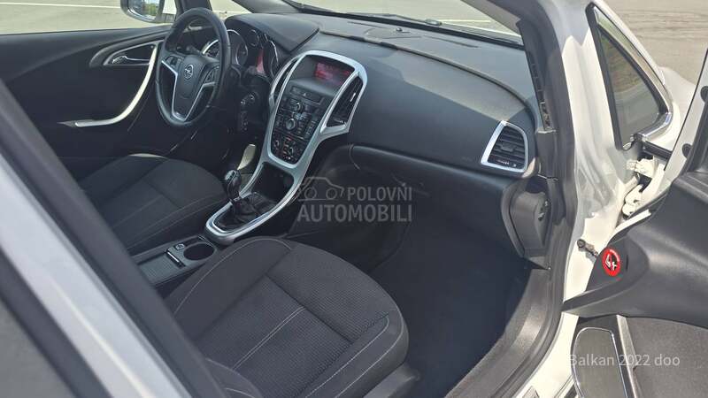 Opel Astra J 1.6 T SPORT