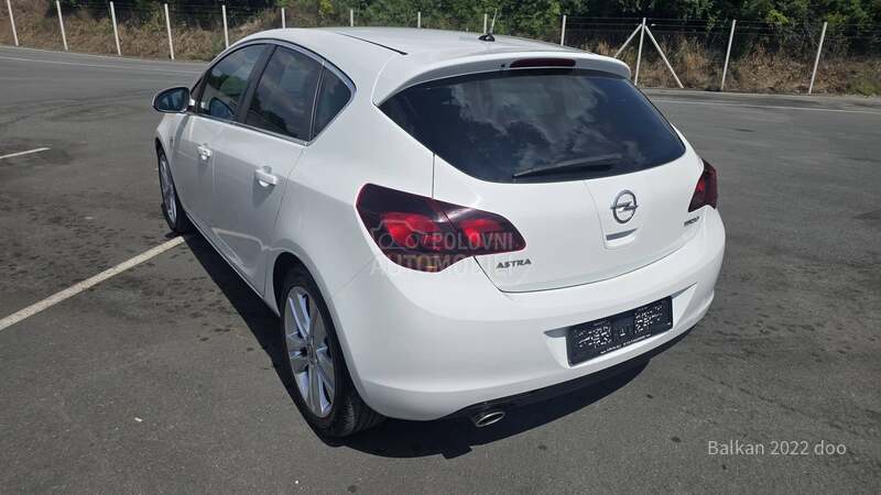 Opel Astra J 1.6 T SPORT
