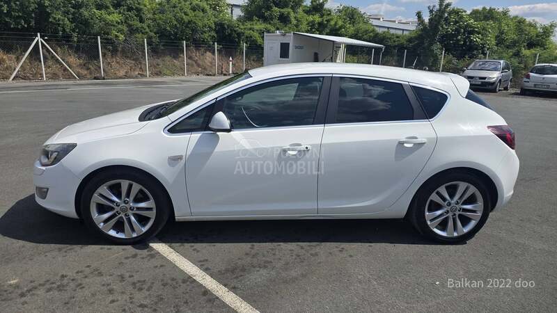 Opel Astra J 1.6 T SPORT
