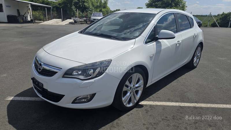 Opel Astra J 1.6 T SPORT