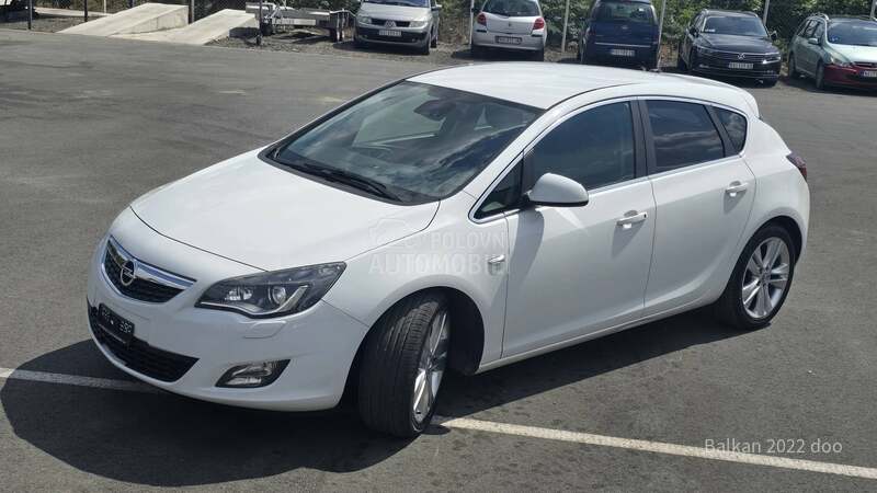 Opel Astra J 1.6 T SPORT