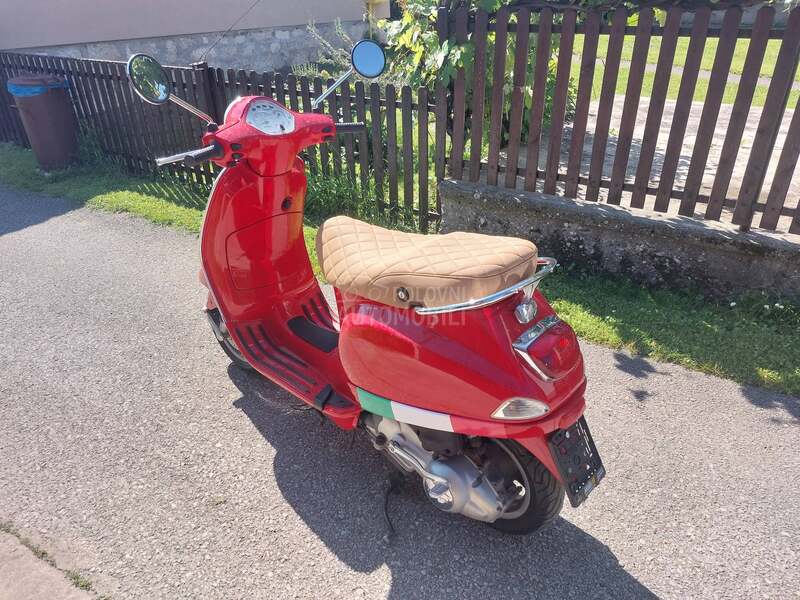 Piaggio Vespa LX125 SS