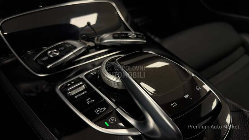 Mercedes Benz E 200 //2.0D/VIRTUAL/FUL