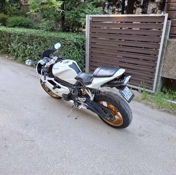 Triumph Daytona 675