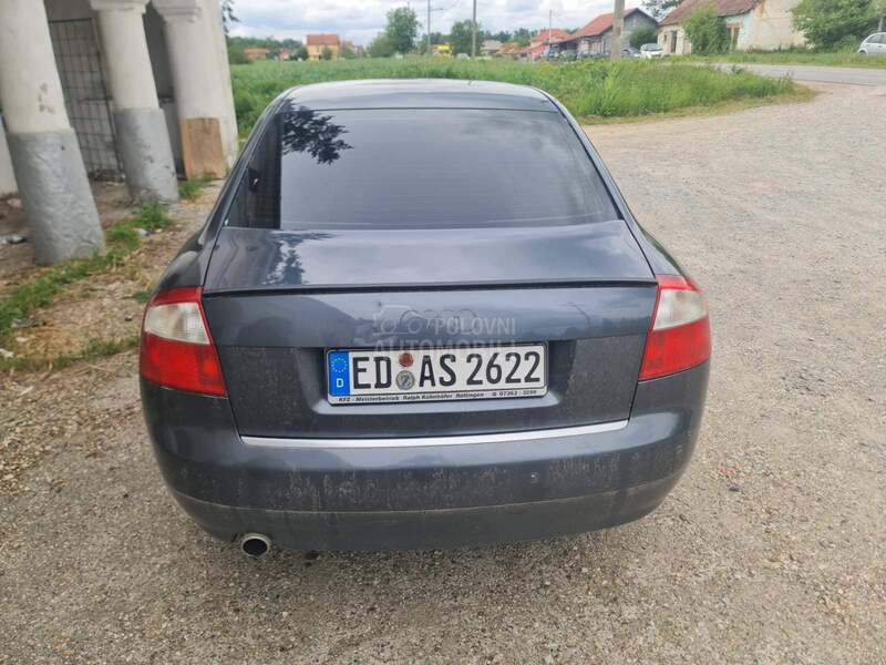 Audi A4 -  kompletan auto u delovima
