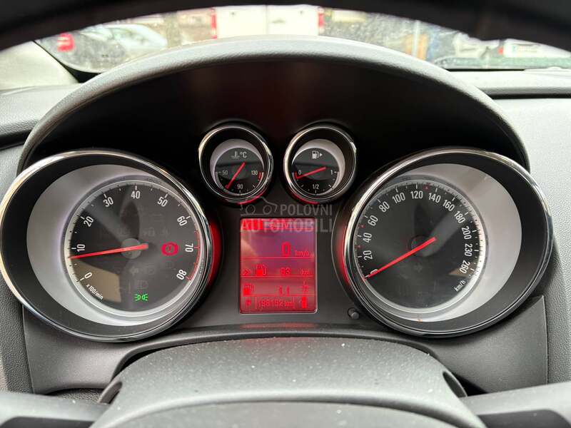 Opel Astra J 1.6b AT