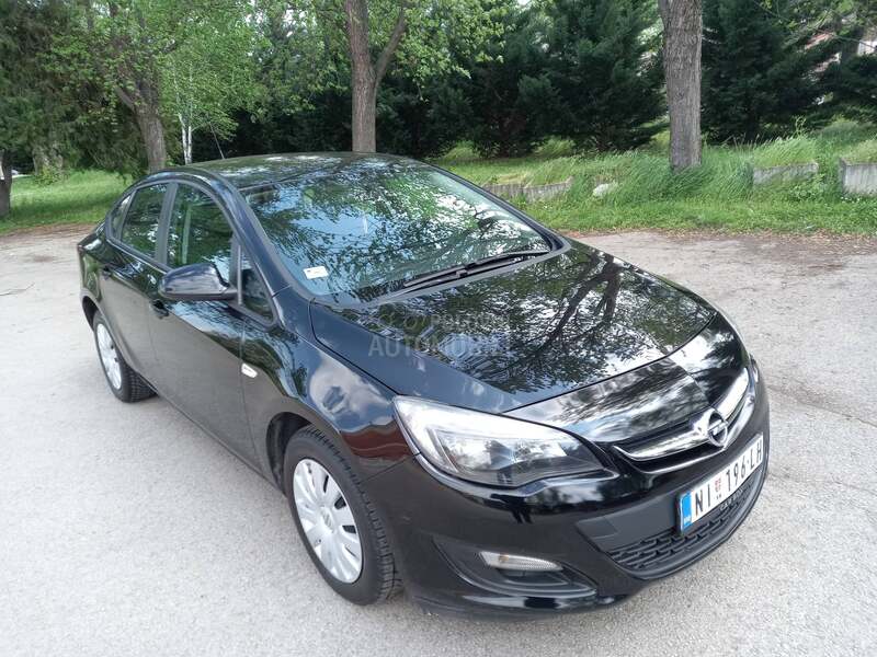 Opel Astra J 1.6 ENJOY
