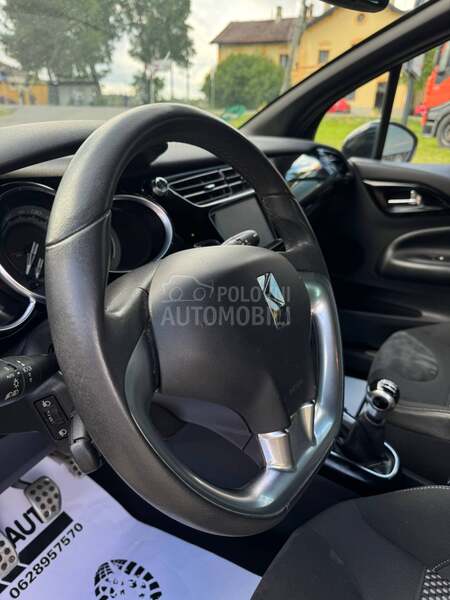 Citroen DS3 1.6HDi/NAVY/SO-CHIC
