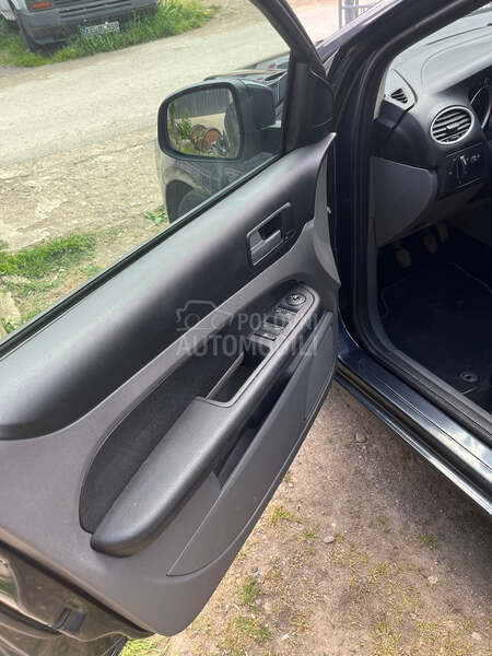 Ford Focus 1.6I TITANIUM