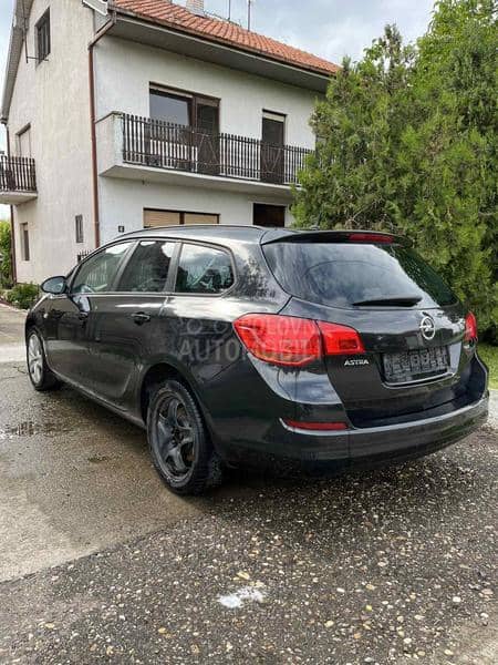 Opel Astra J 