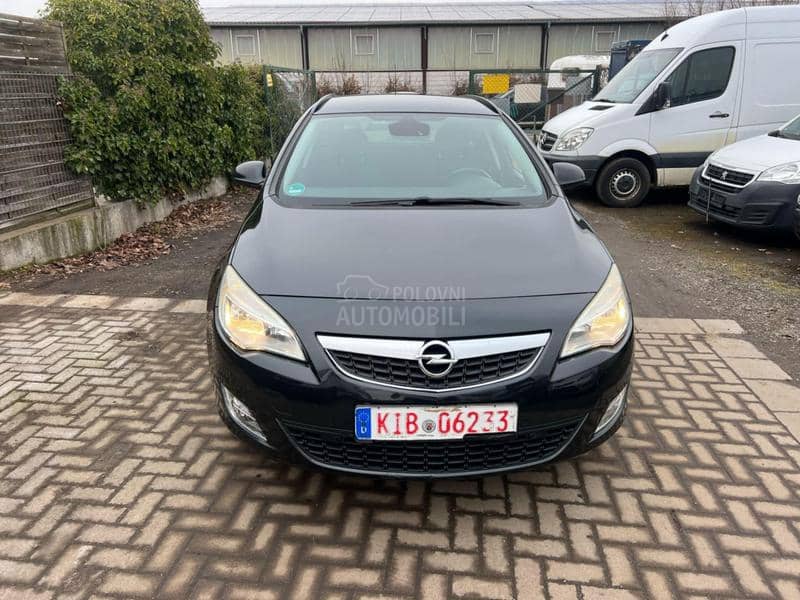 Opel Astra J 