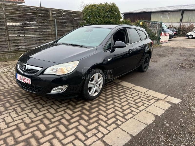 Opel Astra J 