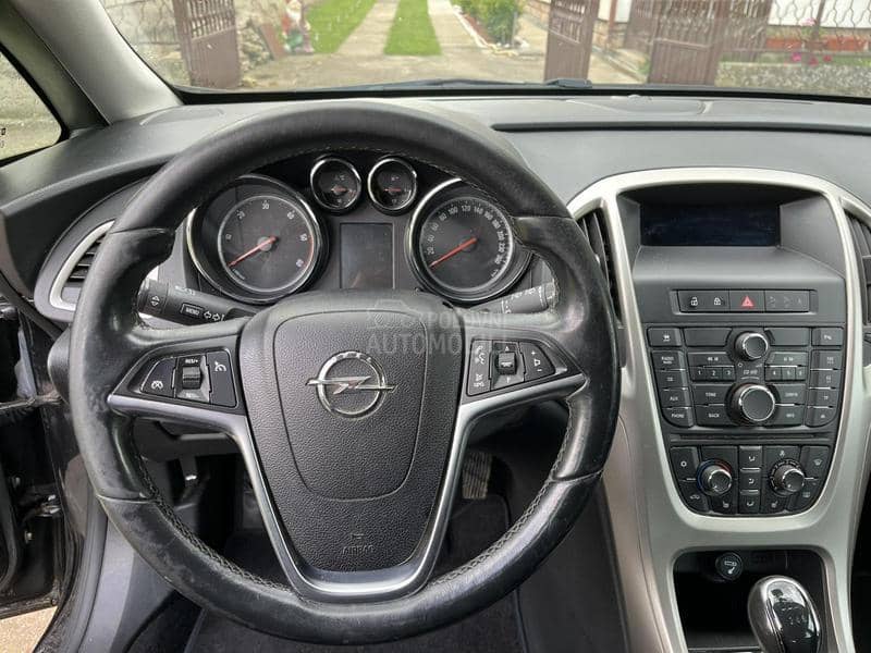 Opel Astra J 