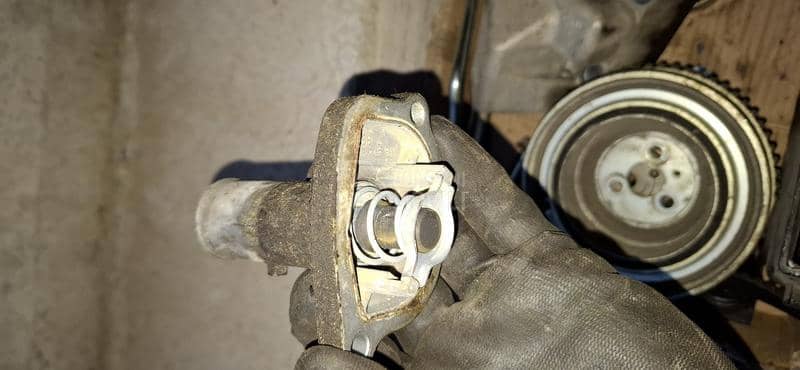 kuciste termostata 1.2 benzin