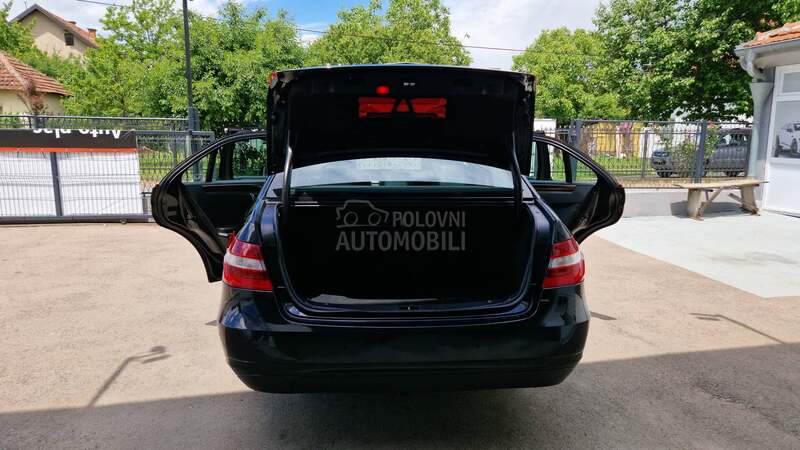 Mercedes Benz E 200 220 elegance