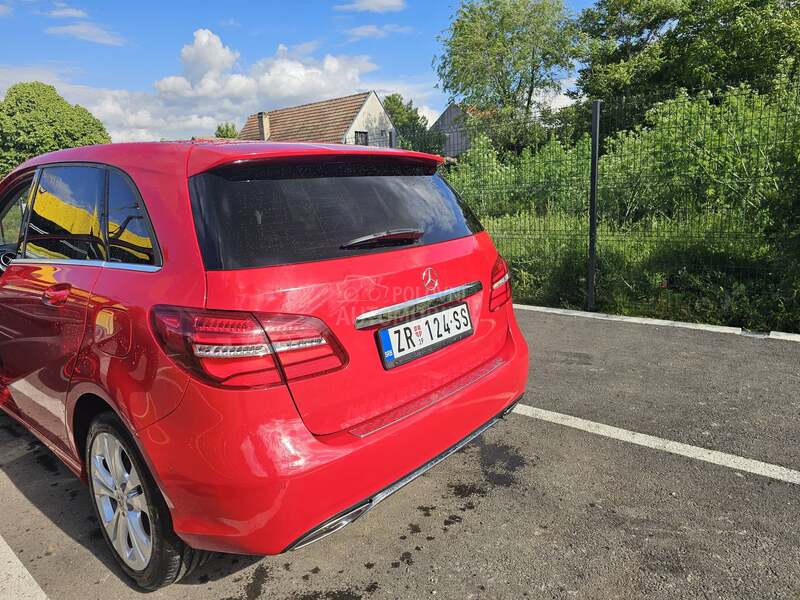 Mercedes Benz B 180 