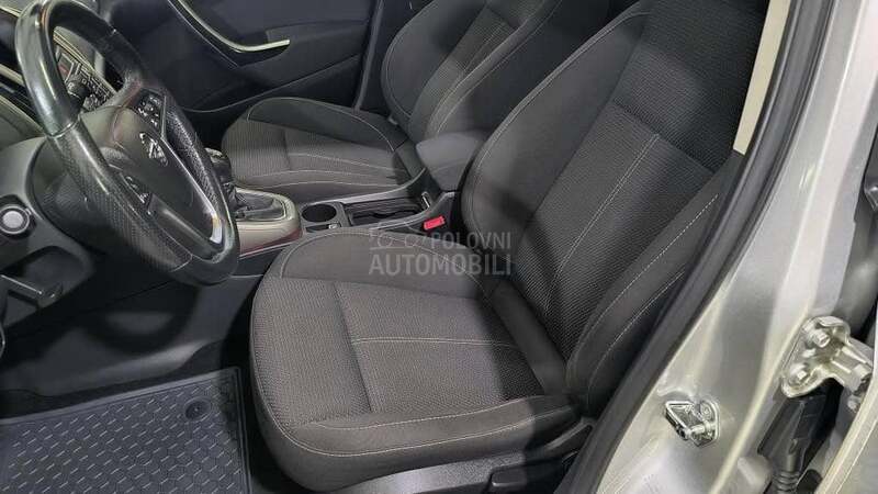 Opel Astra J OPC-LINE linija auta