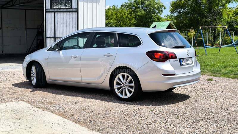 Opel Astra J OPC-LINE linija auta