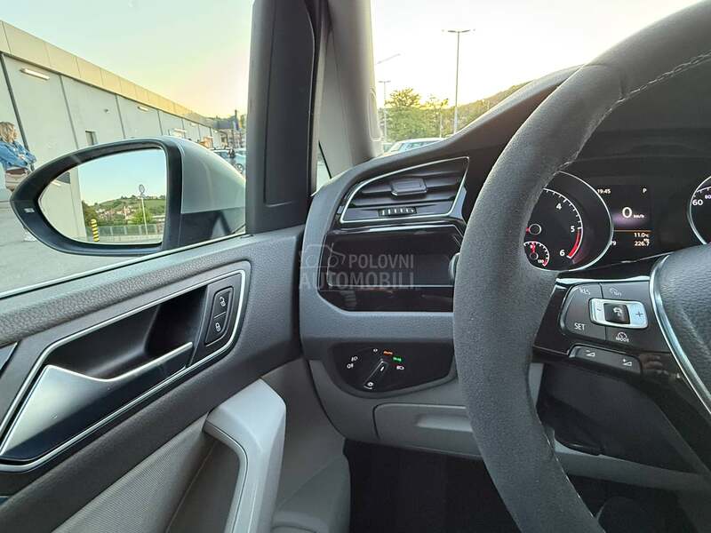 Volkswagen Touran 190hp/DSG/7sed