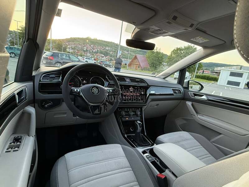 Volkswagen Touran 190hp/DSG/7sed