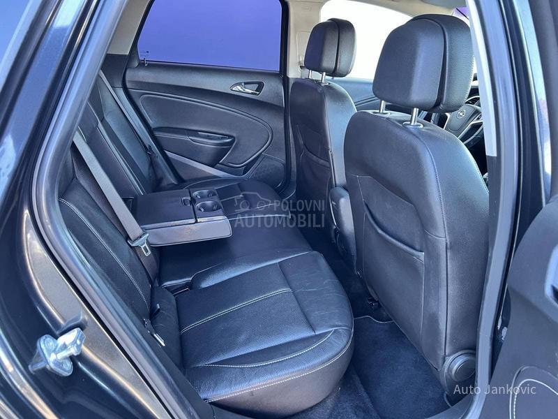 Opel Astra J TOTALNI FUL